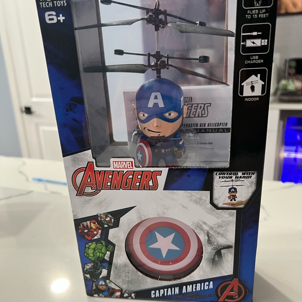 Marvel Avengers Captain America Flying Character UFO Helicopter World Tech Toys